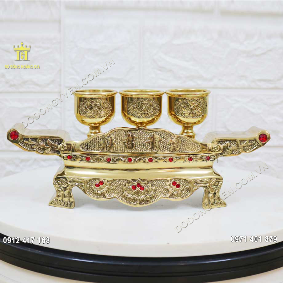 Bộ ngai 3 ch&eacute;n được chế t&aacute;c theo phương ph&aacute;p thủ c&ocirc;ng mang gi&aacute; trị thẩm mỹ cao